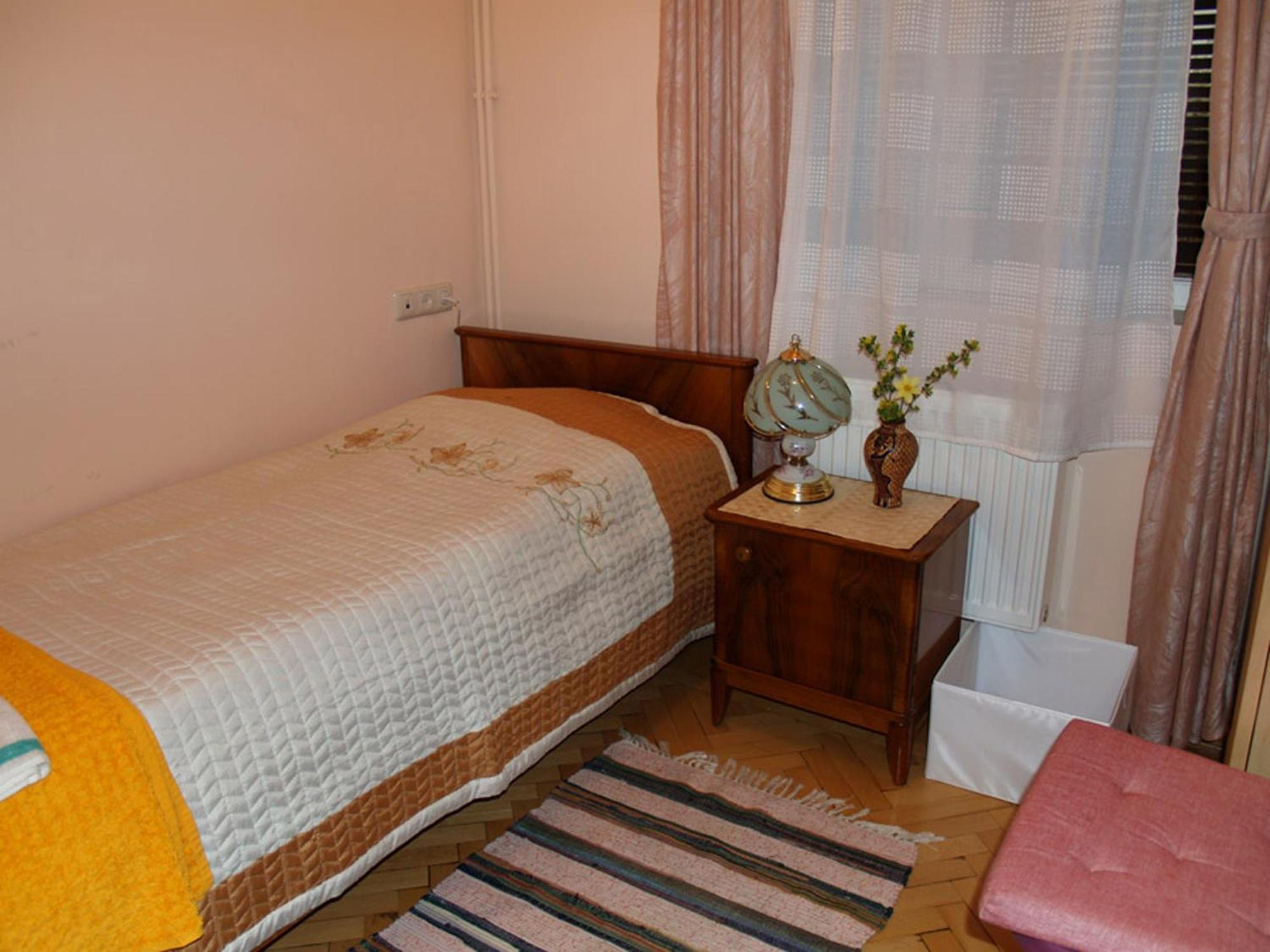 Three Jugs B&B Jrvezh 外观 照片